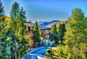 Renovated 2 BR Condo w Hot Tub -Mountain Views!